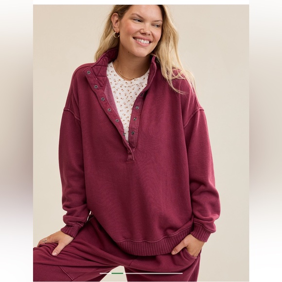 aerie Tops - Aerie EUC Oh Snap! Sweatshirt Size Medium in Deep Cherry
